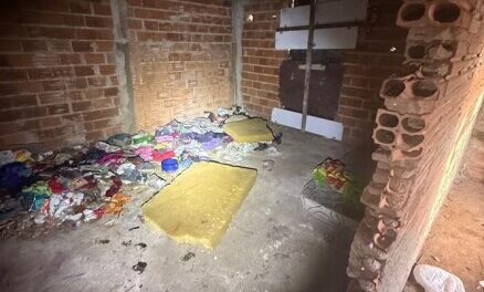 Jovem deficiente é resgatado após ser mantido em cárcere privado pelos próprios pais em casa abandonada no interior de SP