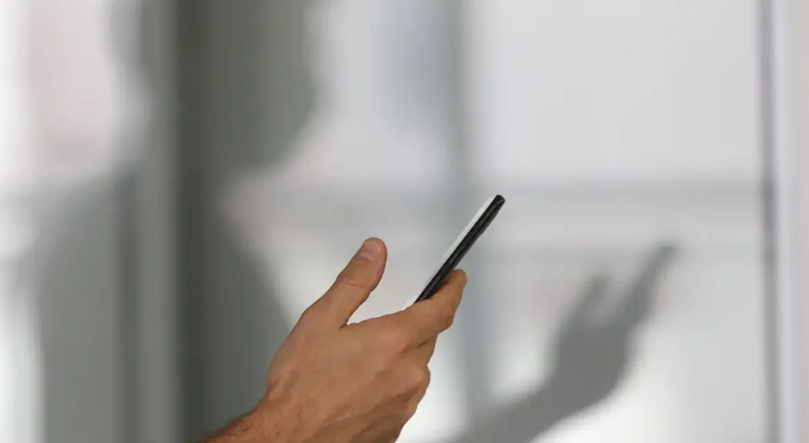 Polícia do Rio inicia segunda fase de devolução de celulares roubados