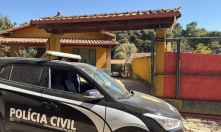 Responsável por clínica de reabilitação para mulheres é presa por sequestro e cárcere