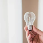 Contas de luz seguem com bandeira vermelha em julho e consumidores reclamam: ‘Complicado’
