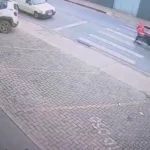 Mulher atropela menino na faixa de pedestre e é agredida pelo pai da criança em Itabira