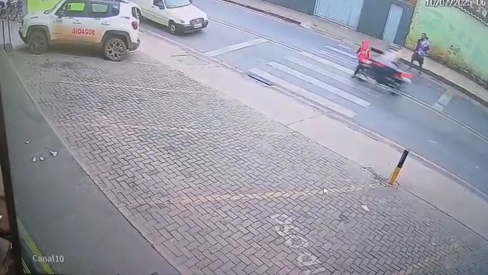 Mulher atropela menino na faixa de pedestre e é agredida pelo pai da criança em Itabira