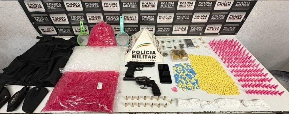 PM apreende drogas em Carmo do Cajuru e recupera motor de moto roubada em Divinópolis
