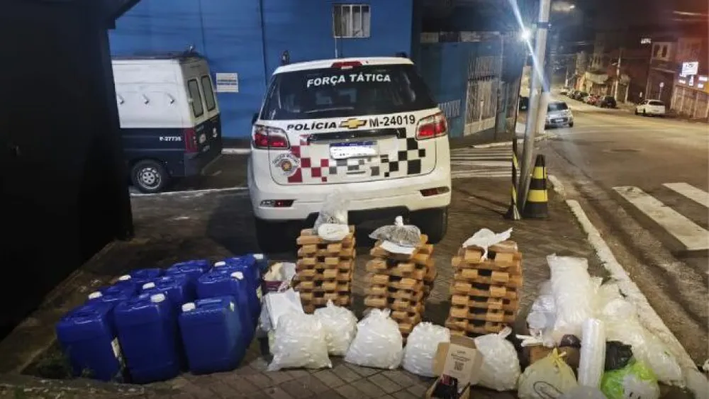 PM encontra ‘casa bomba’ e prende suspeito com 90 litros de lança-perfume