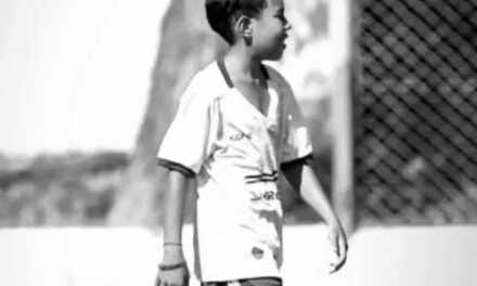 Adolescente que morreu eletrocutado ao tentar pegar bola em lote vago sonhava em ser jogador de futebol
