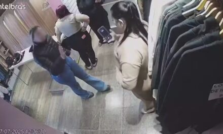 Dona de loja tranca cliente suspeita de furtar roupas até a chegada da PM, em Divinópolis