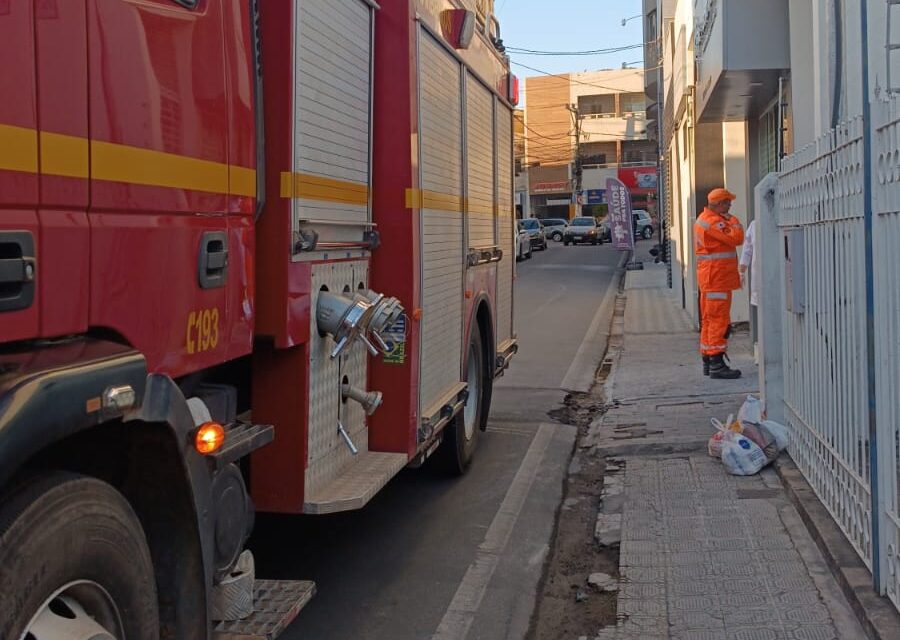 Bombeiros investigam suposto vazamento de gás em escritório no centro de Formiga