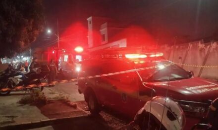 Criança de 2 anos morre e mãe fica gravemente ferida após casa pegar fogo na Grande BH
