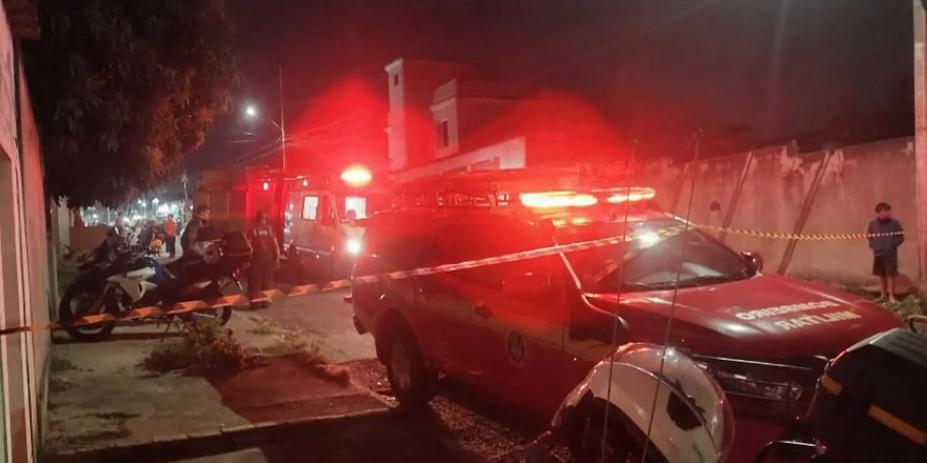 Criança de 2 anos morre e mãe fica gravemente ferida após casa pegar fogo na Grande BH