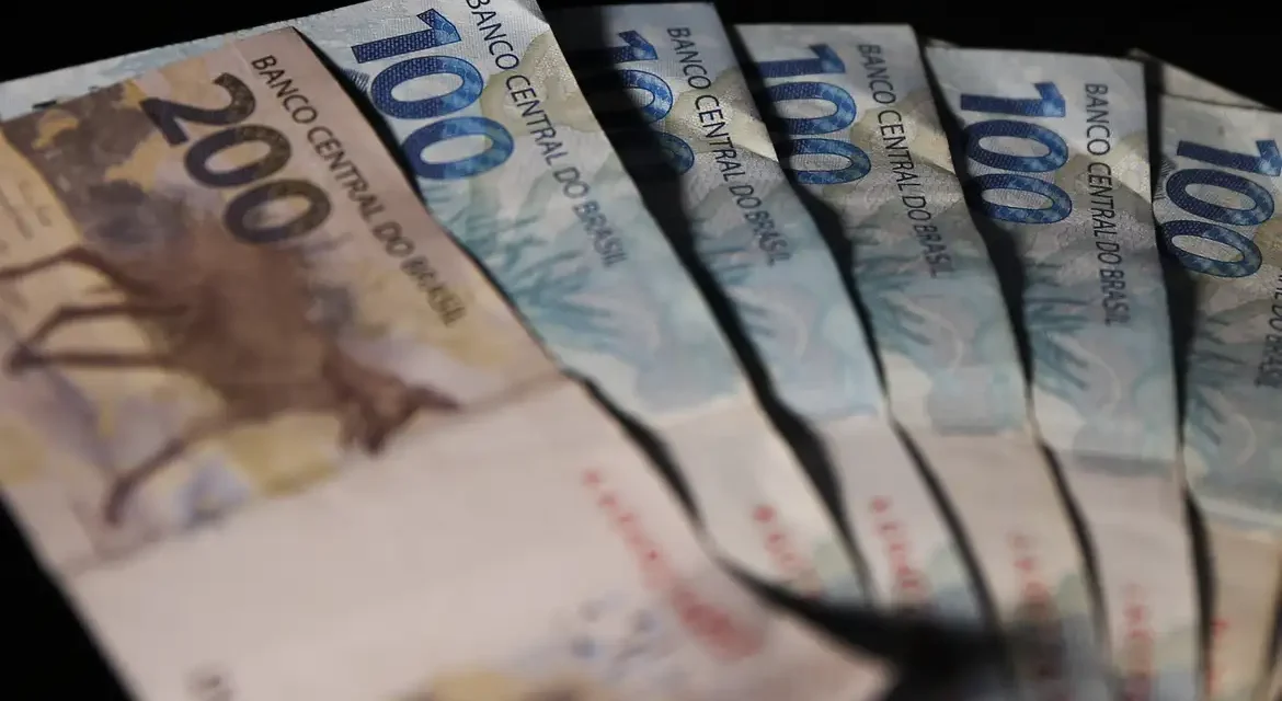 FGTS distribuirá quase R$ 13 bi do lucro de 2024