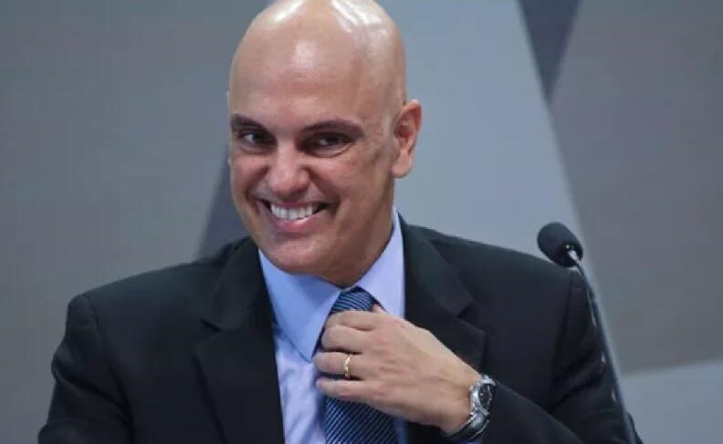 Moraes reforça proibição do uso de redes sociais por Bolsonaro e alerta para risco de prisão