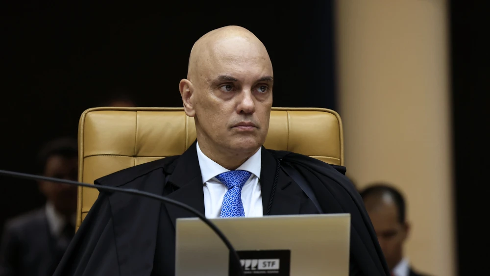 STF dispensa depoimentos de Carlos e Eduardo Bolsonaro na ação da tentativa de golpe