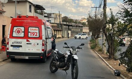 Motociclista cai após se enroscar em fio de telefonia solto em avenida de Formiga