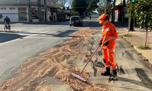Perigo de derrapagem na Av. José Bernardes Maciel mobiliza bombeiros, em Lagoa da Prata