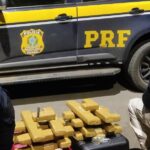 PRF apreende 20 kg de maconha em ônibus na BR-365, em Patos de Minas