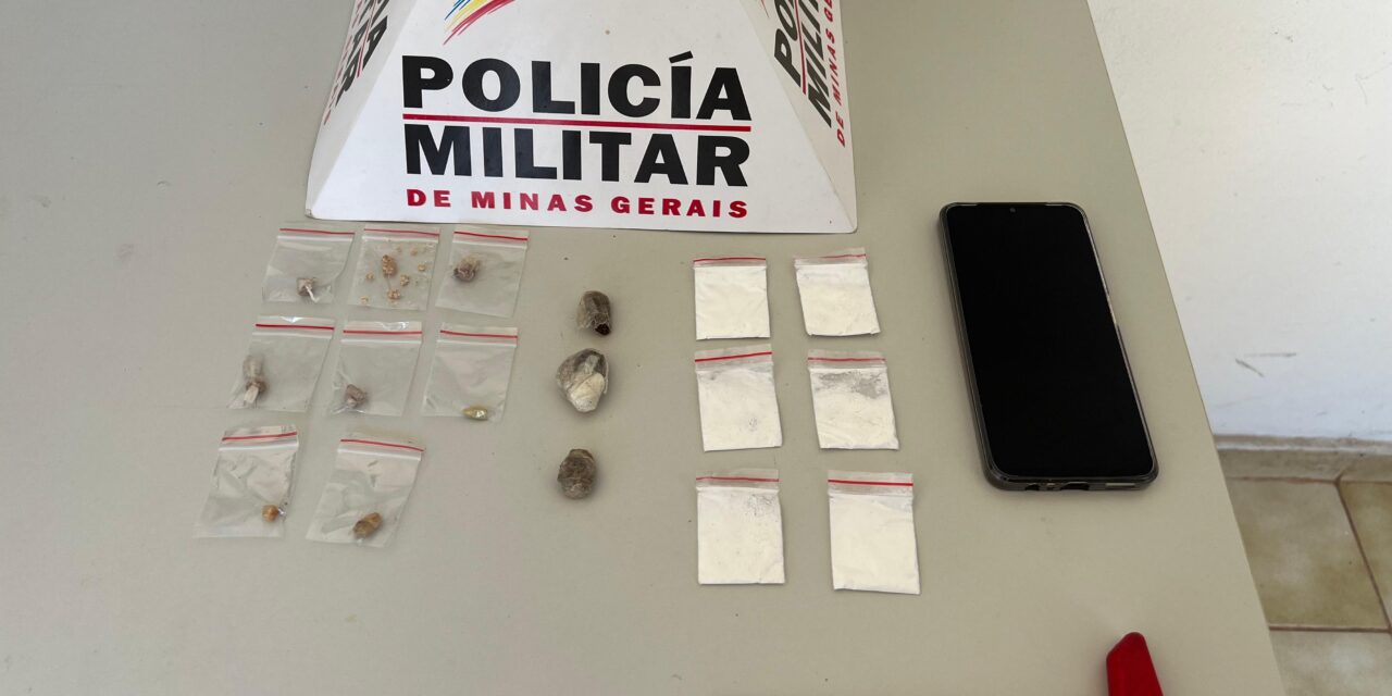 Dois jovens foram presos por tráfico de drogas e furto de motocicleta em São Sebastião do Oeste
