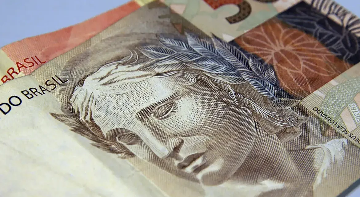 Brasileiros sacaram R$ 315 milhões em valores a receber em maio