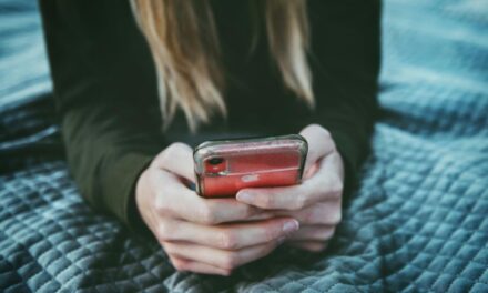BH: jovem marca encontro no Tinder, é roubada e sofre tentativa de estupro