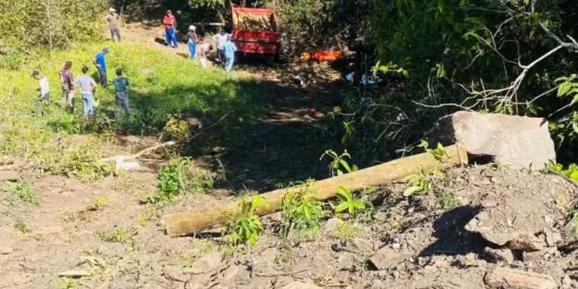 Trabalhador rural morre após trator capotar no interior de Minas