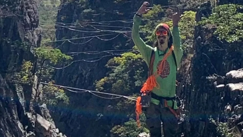 Turista morre após cair de 50 metros de altura enquanto praticava highline na Chapada dos Veadeiros