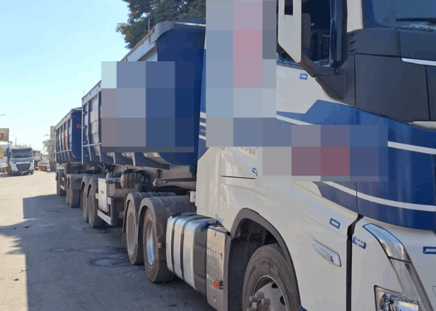 Motorista é resgatado inconsciente em cabine de carreta, em Arcos