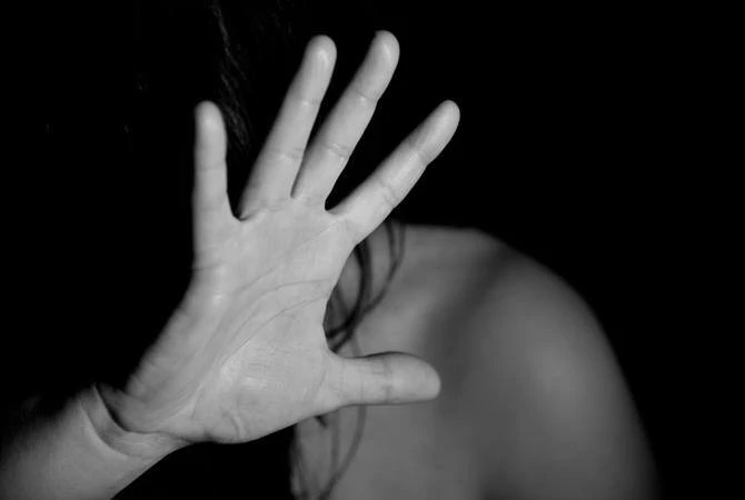 Mulher é obrigada a se prostituir para sustentar vício do companheiro em drogas