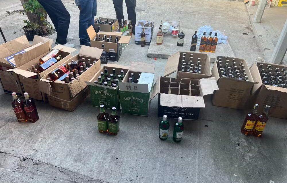 Delivery de bebida falsa tem mais de 200 garrafas de whisky e vodka apreendidas em MG