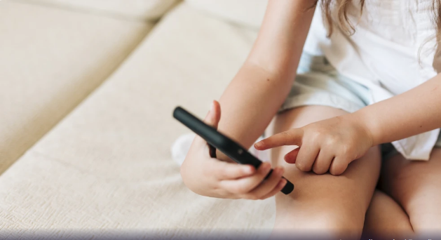 Casos de violência sexual contra crianças e adolescentes na internet aumentam quase 20% em MG