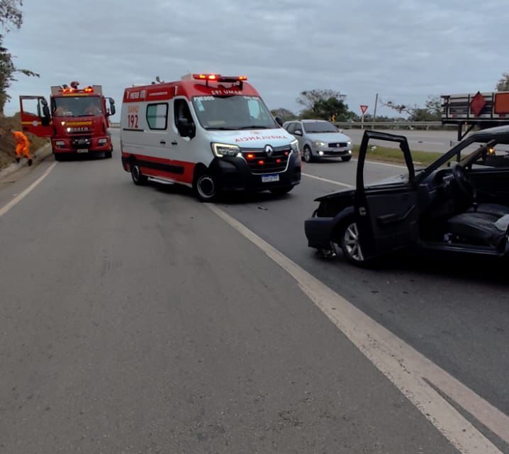 Capotamento na MG-050 deixa homem de 36 anos inconsciente, em Divinópolis