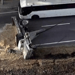 Caminhão carregado com areia tomba no Anel Rodoviário de BH