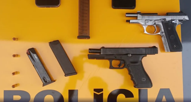 Homem é preso com armas e munições dentro de ônibus em Juiz de Fora