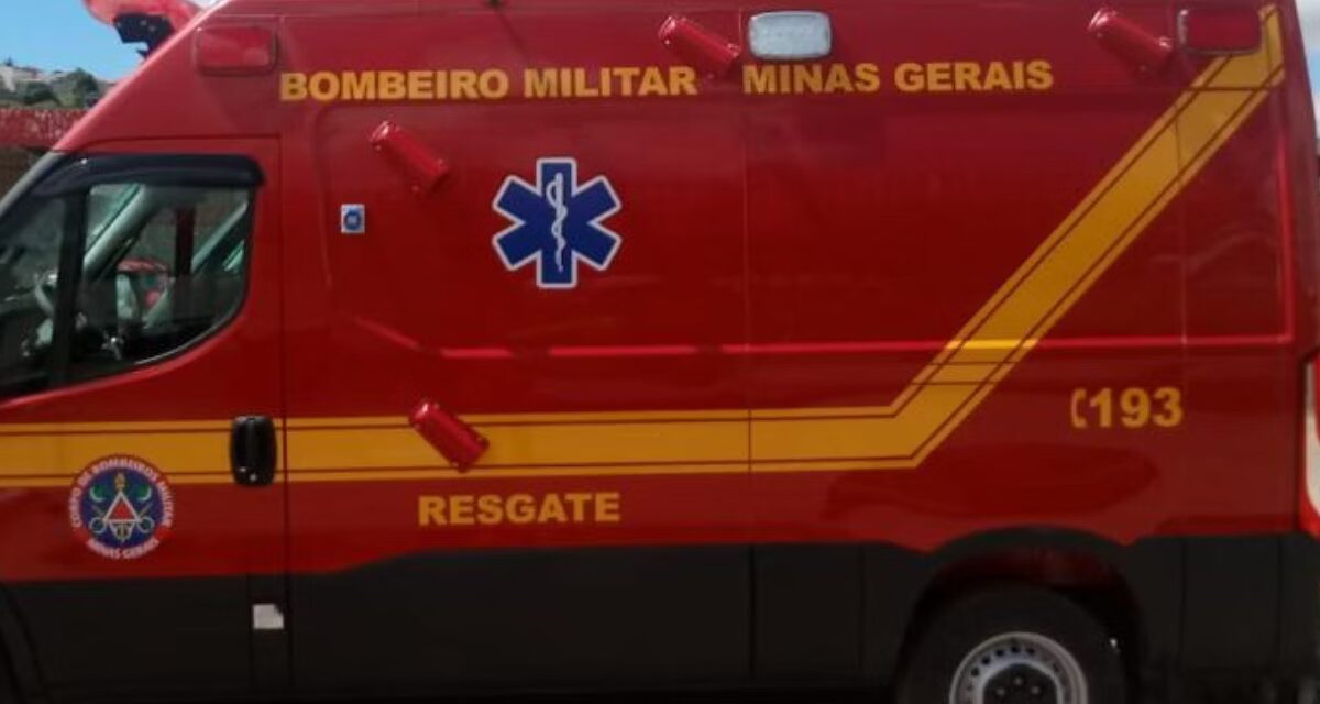Bombeiros socorrem vítima de queda de própria altura em Formiga