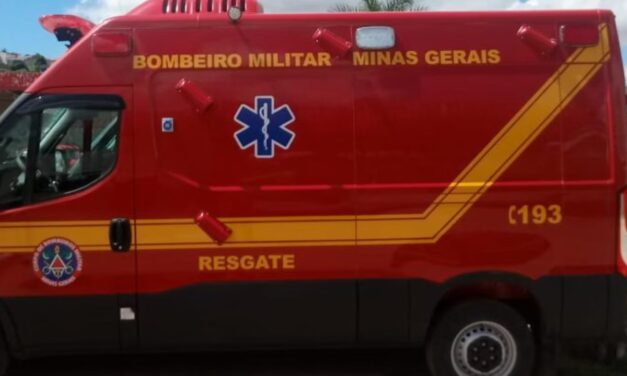 Bombeiros socorrem vítima de queda de própria altura em Formiga