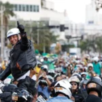 Mesmo com tornozeleira, Bolsonaro deve participar de motociata em Brasília