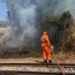 Corpo de Bombeiros combate incêndio, no bairro Santa Tereza, em Formiga