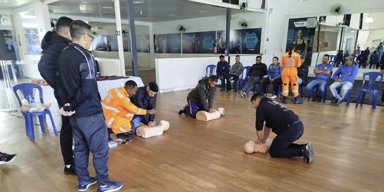 Country Clube de Formiga capacita colaboradores com palestra de primeiros socorros do Corpo de Bombeiros