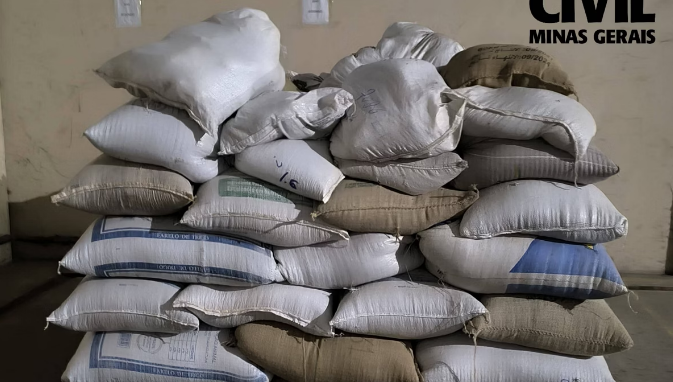 Quarteto é preso com 4,4 mil quilos de café furtados de empresa no Sul de MG