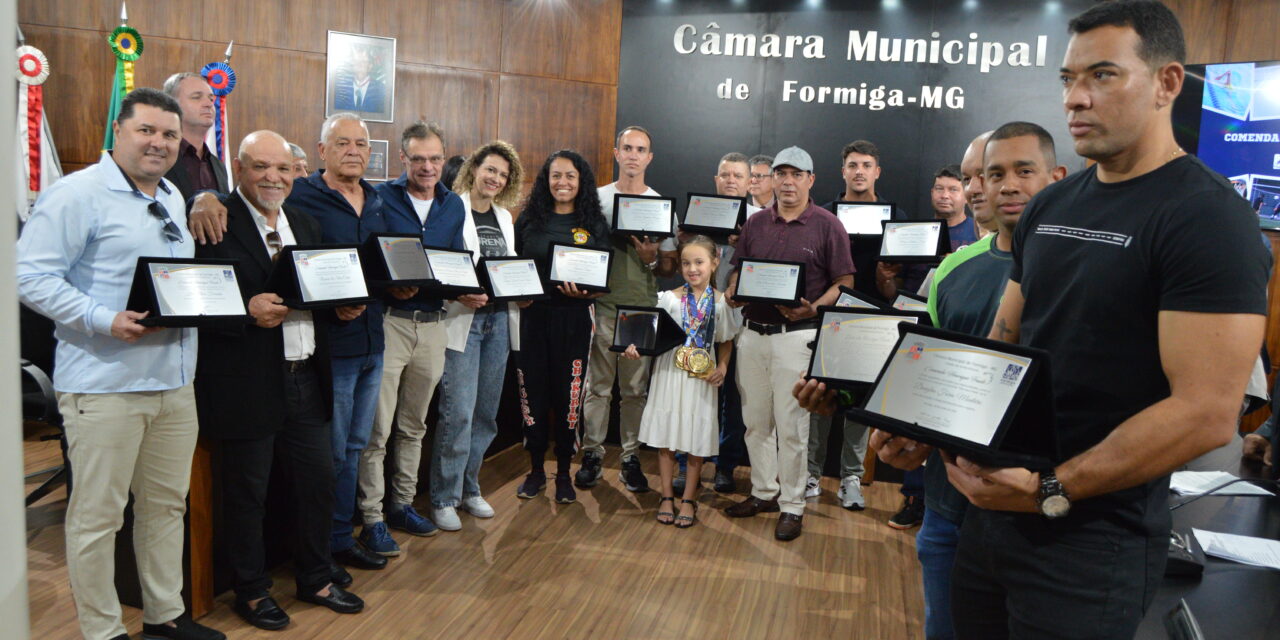 Câmara aprova crédito suplementar para a saúde e homenageia esportistas com a Comenda Henrique Frade