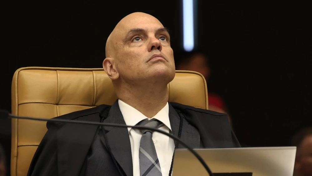 Erro de português em decisão de Moraes sobre Bolsonaro chama atenção