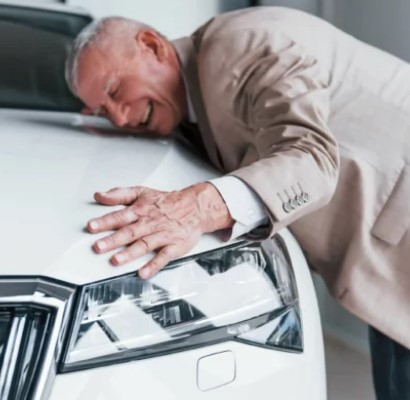 Idosos podem comprar carro novo com desconto de até 30%; saiba os critérios da nova lei