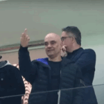 Moraes faz gesto obsceno ao acompanhar vitória do Corinthians em Itaquera