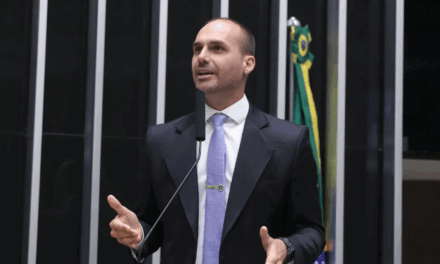 PT pede ao STF cassação de mandato de Eduardo Bolsonaro