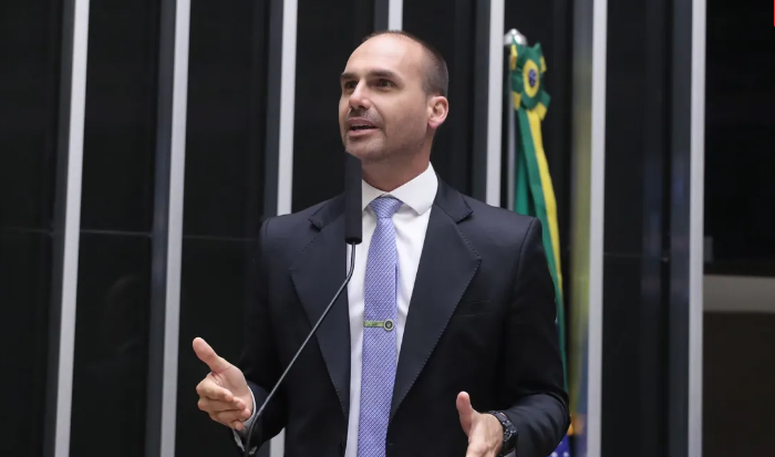 PT pede ao STF cassação de mandato de Eduardo Bolsonaro