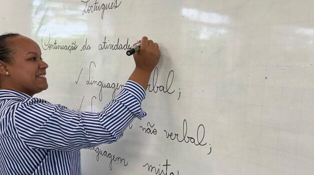 Salário de até R$ 6,9 mil: Minas abre mais de 13 mil vagas para novo concurso da Educação