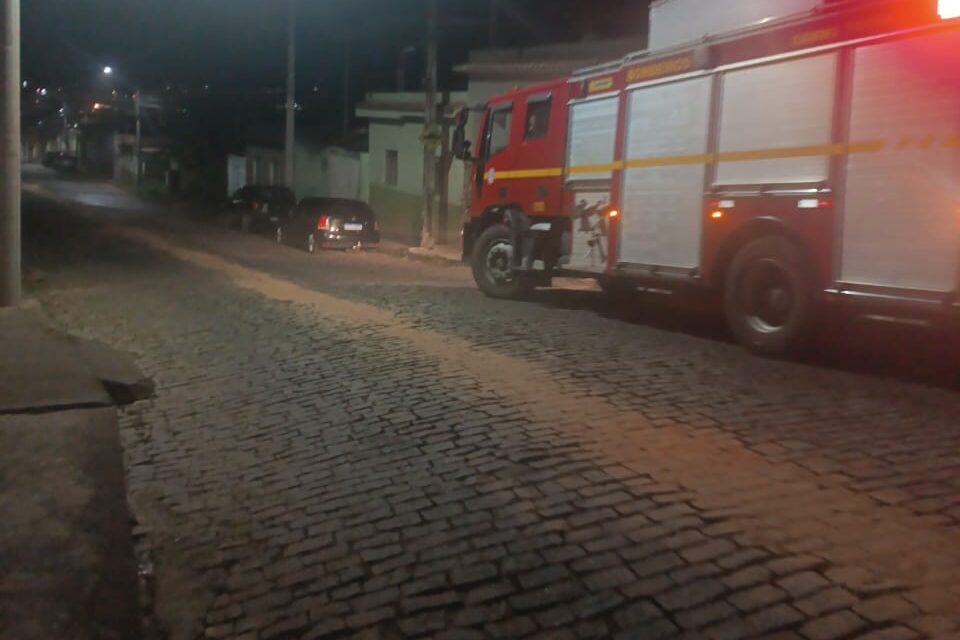 Mancha de óleo na pista mobilizou Corpo de Bombeiros nesse domingo, em Formiga