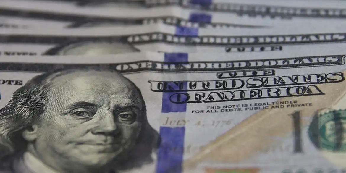 Dinheiro de brasileiros no exterior soma US$ 654,5 bilhões em 2024