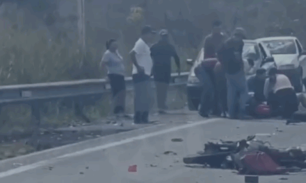 Colisão entre moto e caminhão deixa motociclista em estado grave, em Divinópolis