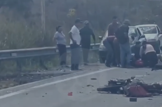 Colisão entre moto e caminhão deixa motociclista em estado grave, em Divinópolis