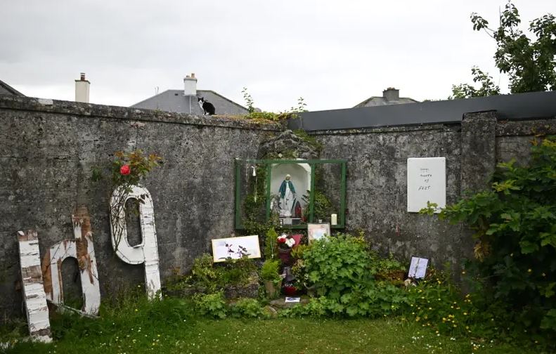 Irlanda inicia escavação de vala comum com corpos de quase 800 bebês