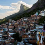 Rocinha vira bunker do CV e tem arsenal estimado em 1.500 fuzis, sete vezes maior que de um batalhão operacional da PM